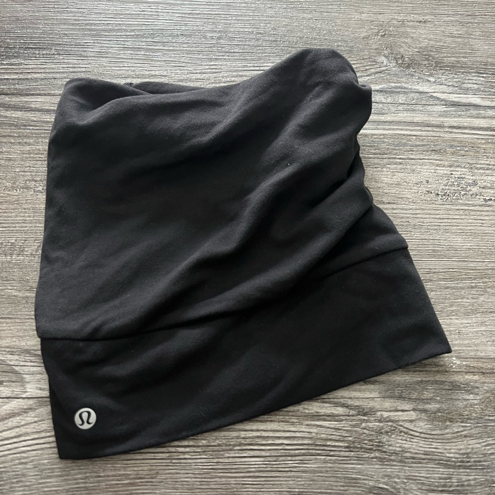 Lululemon Woman run fast toque Headband One Size Ponytail Hole Run Hat Black EUC